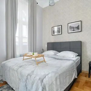 Przytulne Studia Very Berry W Poznaniu Blisko Parku By Renters Apartment